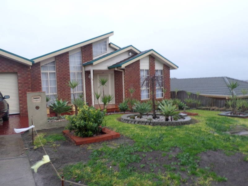 12 STRINGYBARK PLACE, Meadow Heights VIC 3048