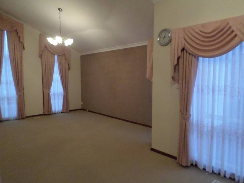 12 STRINGYBARK PLACE, Meadow Heights VIC 3048
