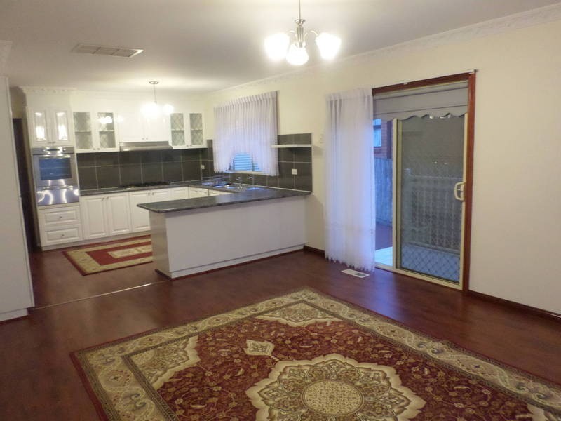 12 STRINGYBARK PLACE, Meadow Heights VIC 3048