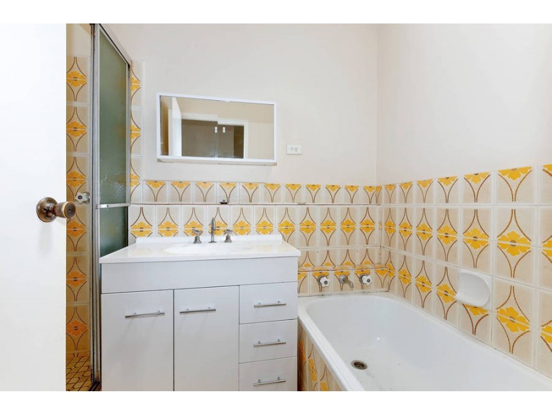 2/4 HYDE STREET, Hadfield VIC 3046