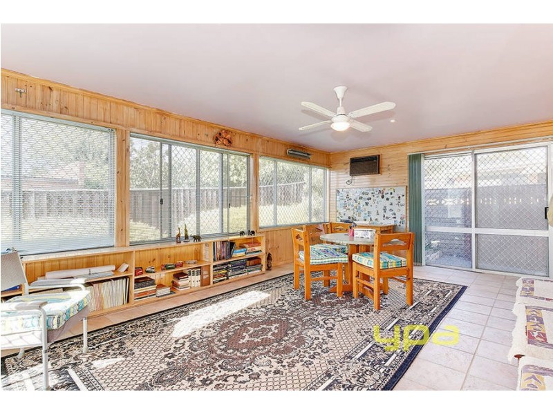 16 MOONEE BLVD, Glenroy VIC 3046
