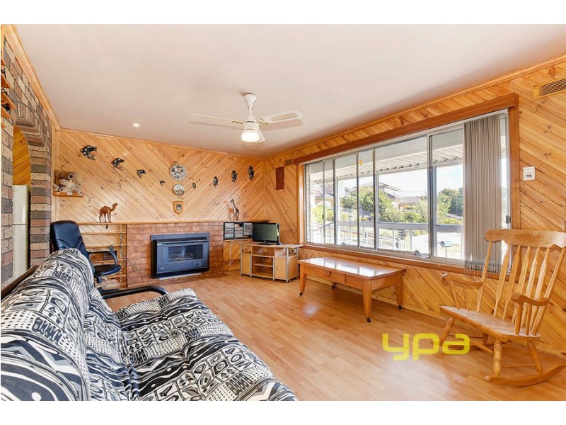 16 MOONEE BLVD, Glenroy VIC 3046