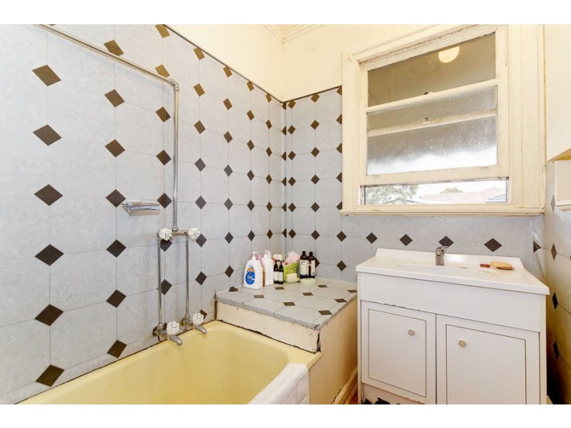 7 BESSELL COURT, Jacana VIC 3047