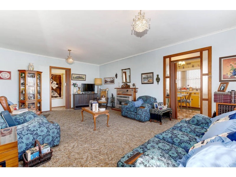 24 GOSFORD CRESCENT, Broadmeadows VIC 3047