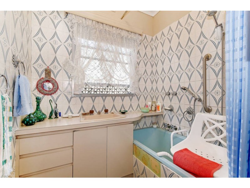 24 GOSFORD CRESCENT, Broadmeadows VIC 3047