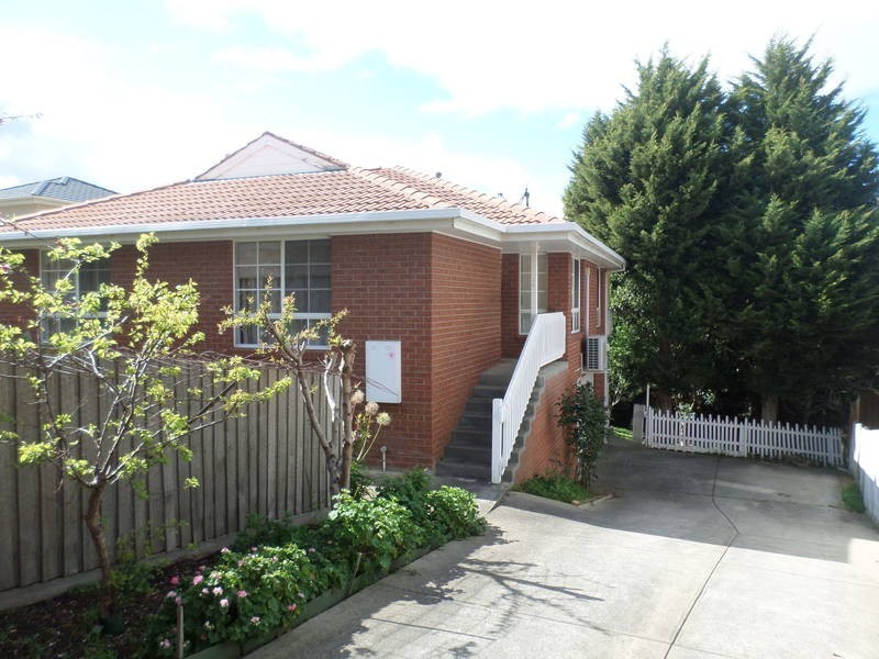 2/5 Cassinia Crescent, Meadow Heights VIC 3048