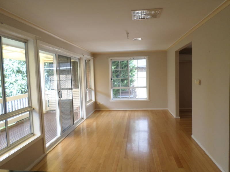 2/5 Cassinia Crescent, Meadow Heights VIC 3048