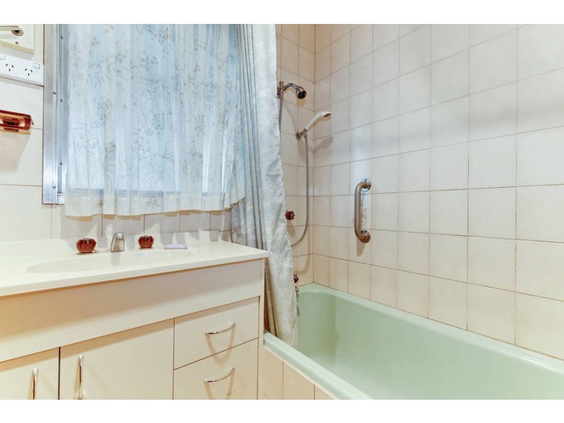 28 GOSFORD CRESCENT, Broadmeadows VIC 3047