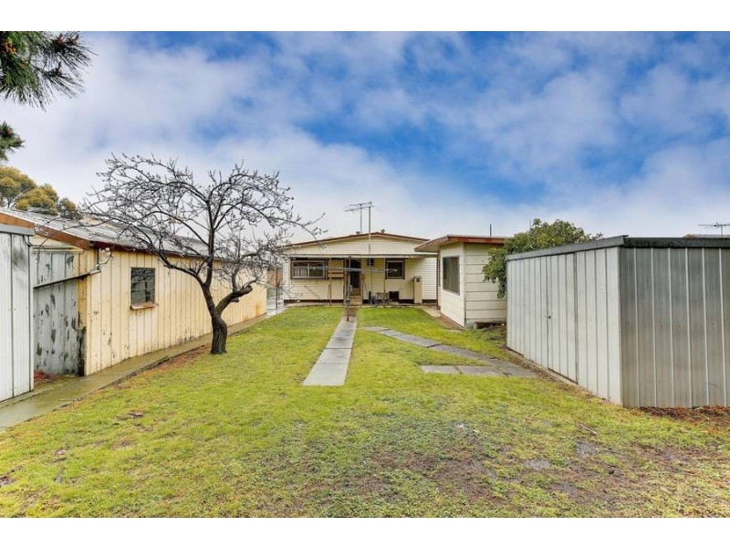 28 GOSFORD CRESCENT, Broadmeadows VIC 3047