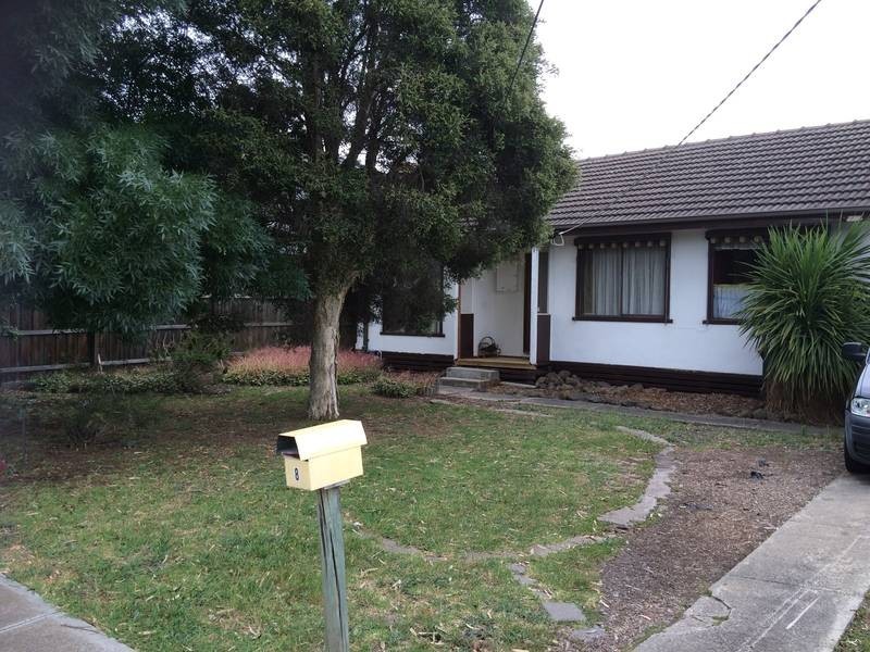 8 ROWAN STREET, Glenroy VIC 3046