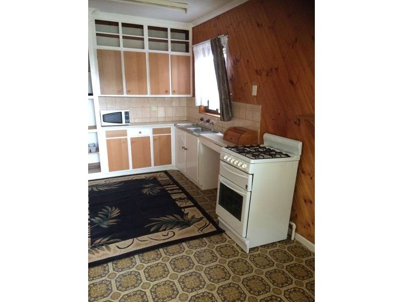 8 ROWAN STREET, Glenroy VIC 3046