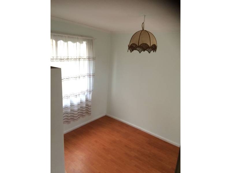 8 ROWAN STREET, Glenroy VIC 3046