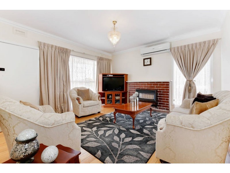 10 BESSELL COURT, Jacana VIC 3047