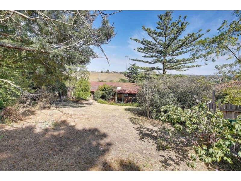 12 LEECH COURT, Jacana VIC 3047