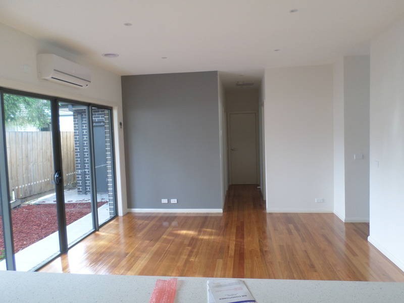 2/75 HUBERT AVENUE, Glenroy VIC 3046