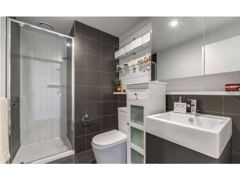 217/55 COLINS STREET, Essendon VIC 3040