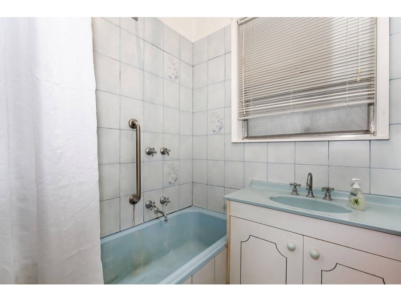 5 MERINO AVENUE, Dallas VIC 3047