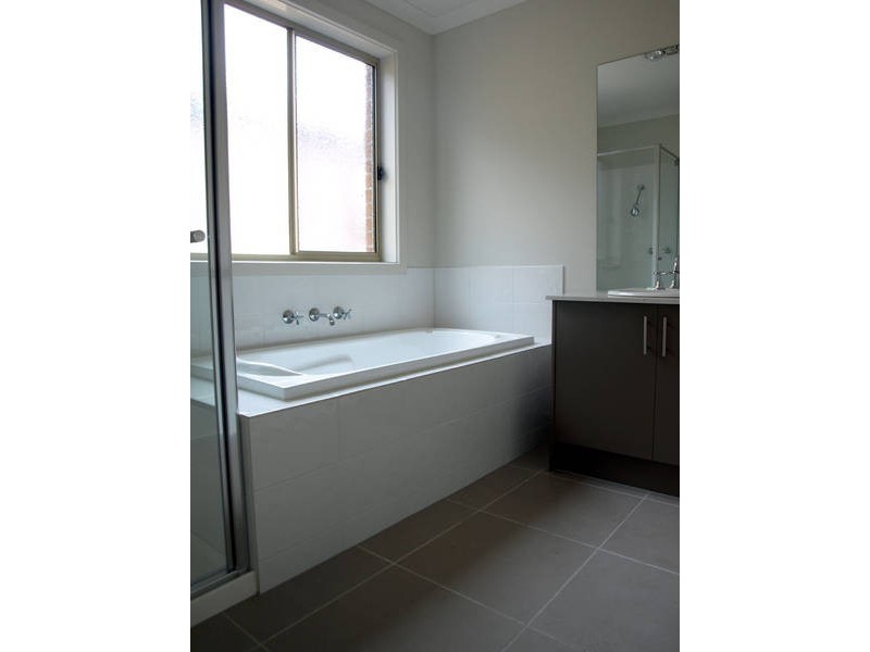 8 SAXON COURT, Greensborough VIC 3088