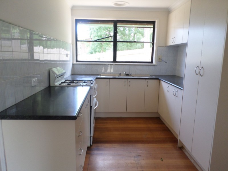 30 HENDRICKS CRESCENT, Jacana VIC 3047