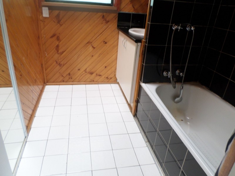 30 HENDRICKS CRESCENT, Jacana VIC 3047