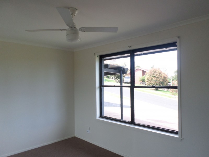 30 HENDRICKS CRESCENT, Jacana VIC 3047