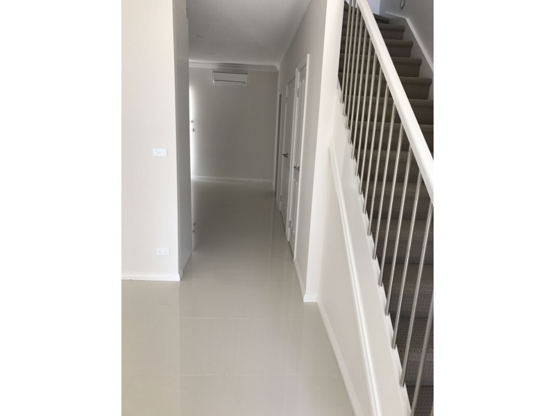 1/10  PARIS ROAD, Broadmeadows VIC 3047