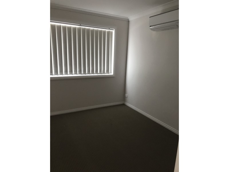 1/10  PARIS ROAD, Broadmeadows VIC 3047