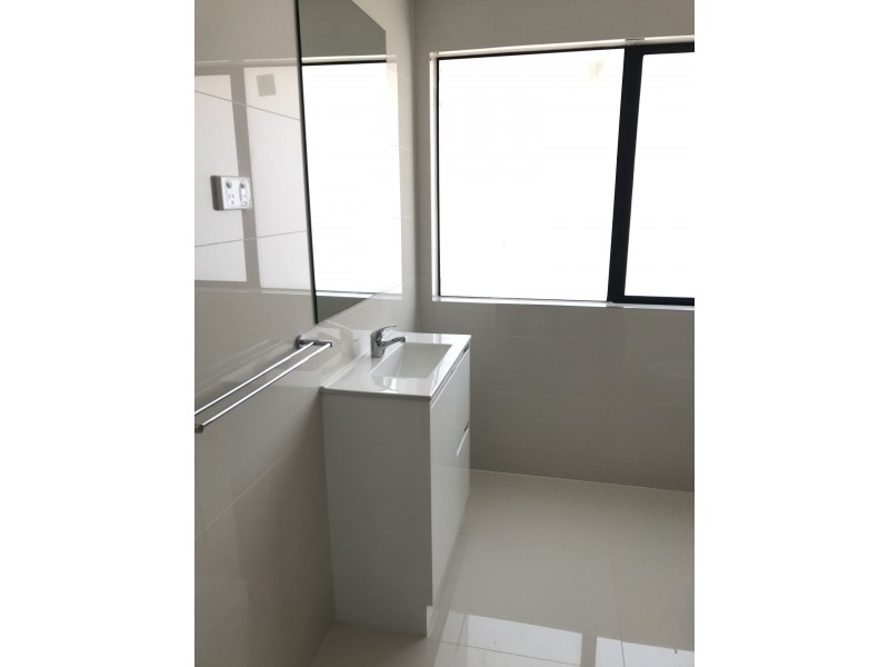 1/10  PARIS ROAD, Broadmeadows VIC 3047