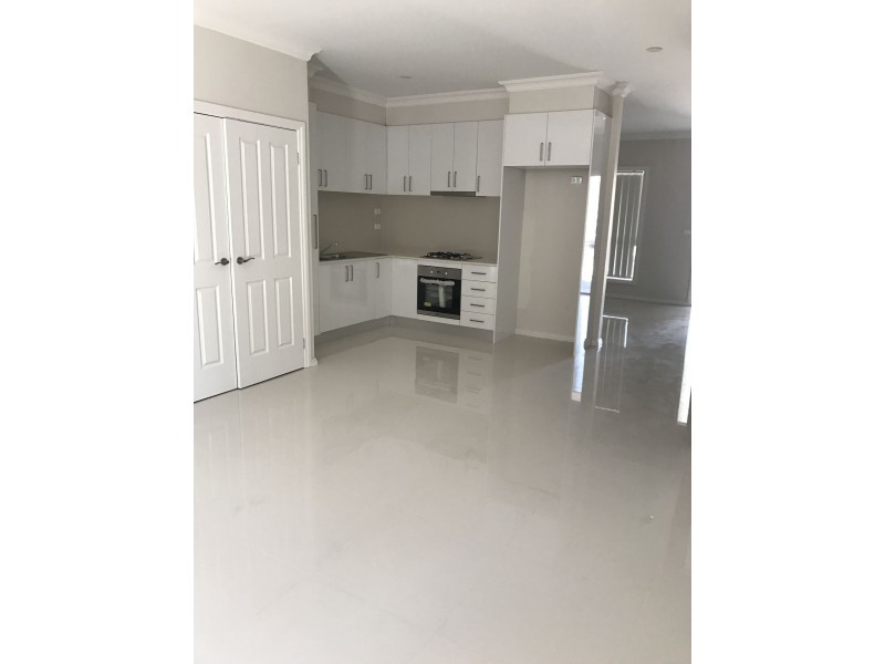 2/10 PARIS ROAD, Broadmeadows VIC 3047