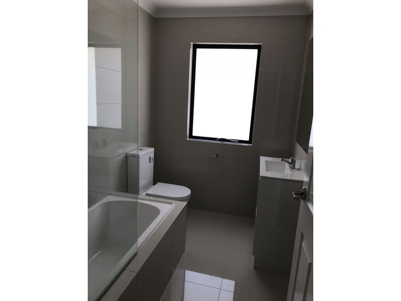 2/10 PARIS ROAD, Broadmeadows VIC 3047