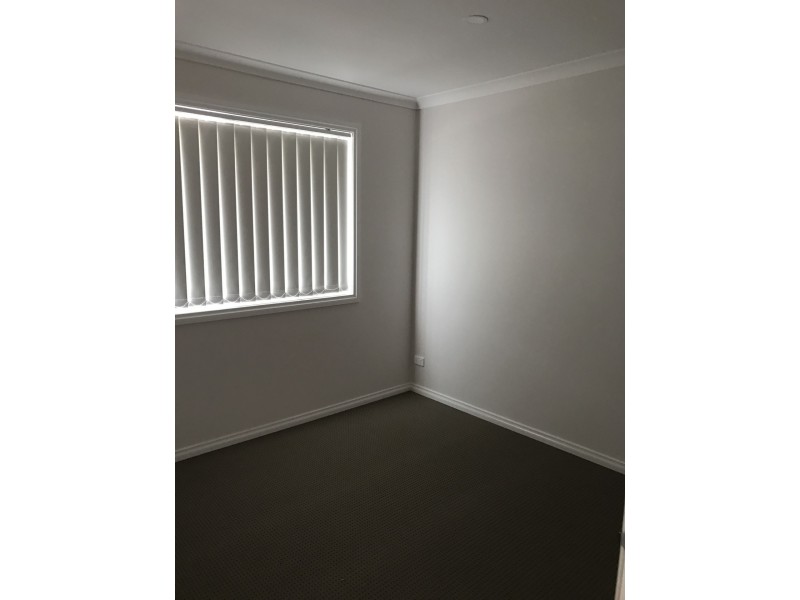 2/10 PARIS ROAD, Broadmeadows VIC 3047