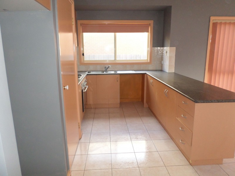 25 FLOWERDALE CRESCENT, Roxburgh Park VIC 3064