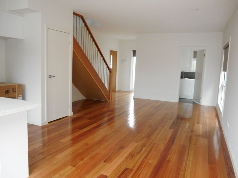 2/8 VOLGA STREET, Hadfield VIC 3046