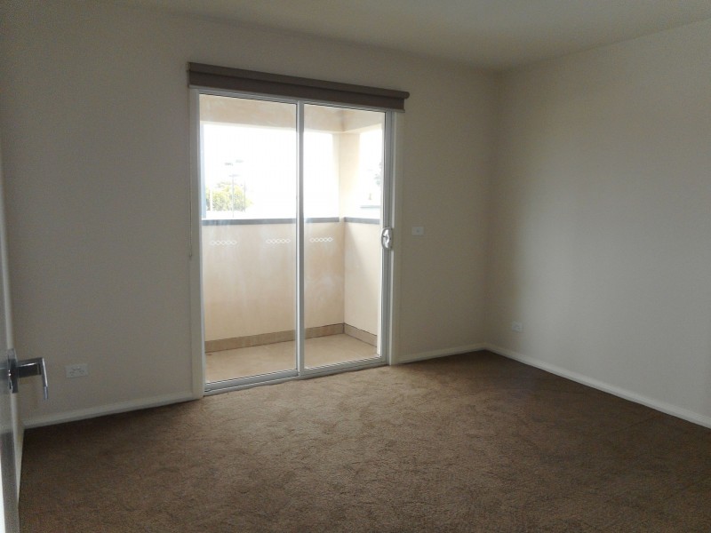 2/8 VOLGA STREET, Hadfield VIC 3046