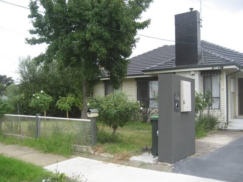 10 MITCHELL COURT, Glenroy VIC 3046