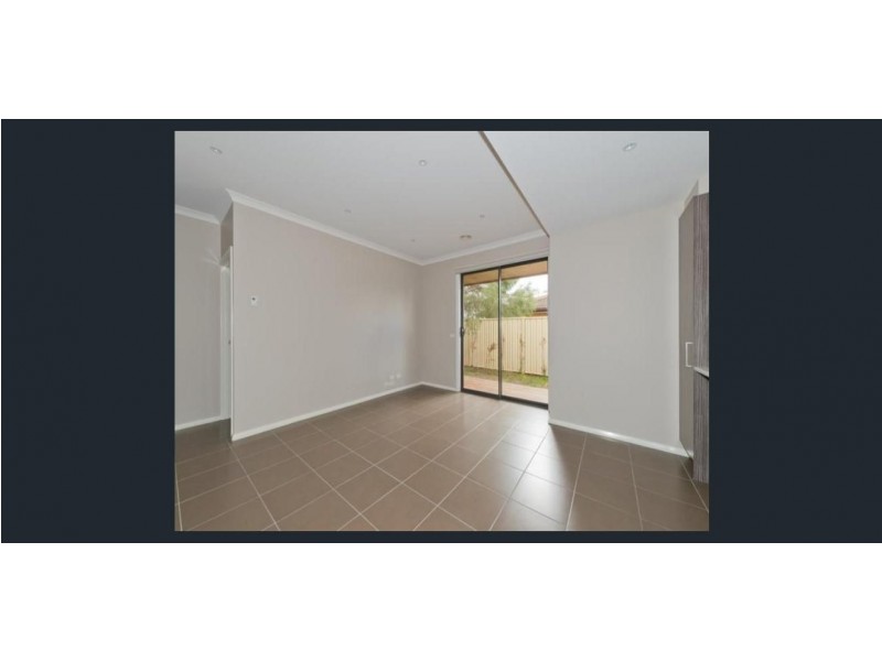 2/21 TOOLERN STREET, Melton South VIC 3338