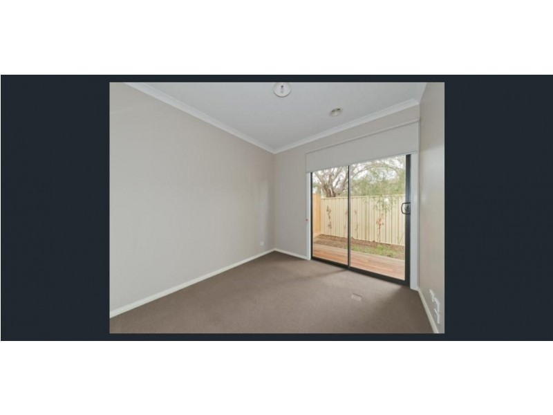 2/21 TOOLERN STREET, Melton South VIC 3338