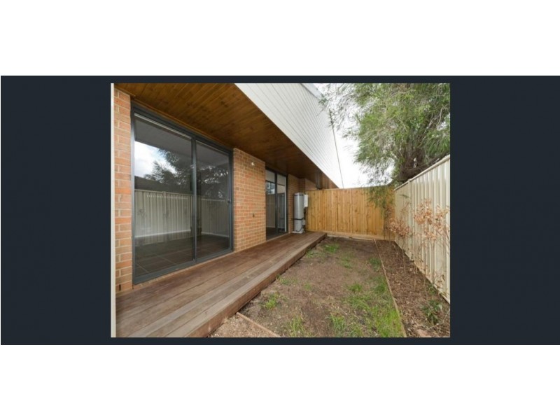 2/21 TOOLERN STREET, Melton South VIC 3338