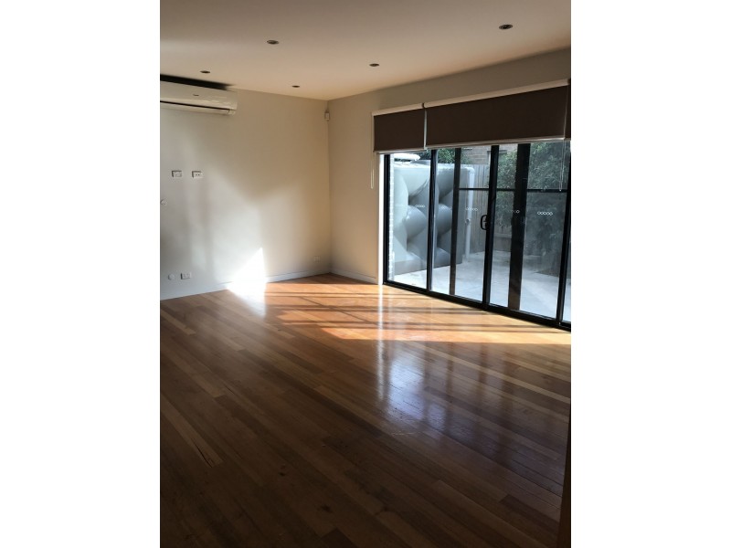 2/29  Larlac Street, Hadfield VIC 3046