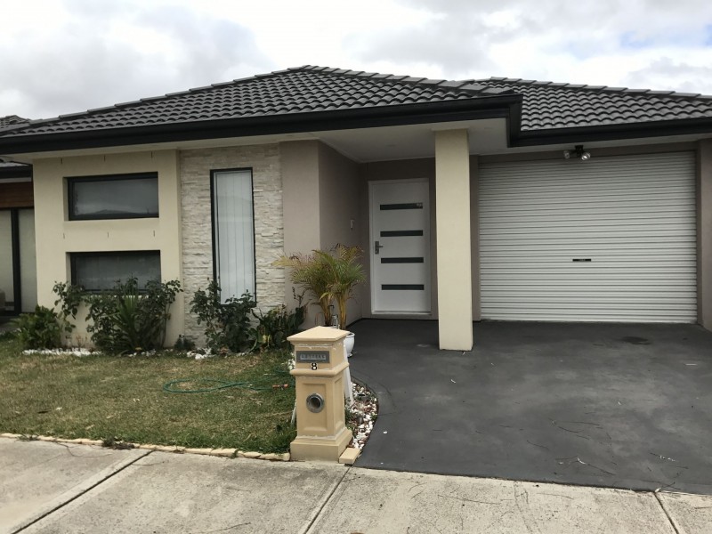 8 Woodgrove Street, Craigieburn VIC 3064