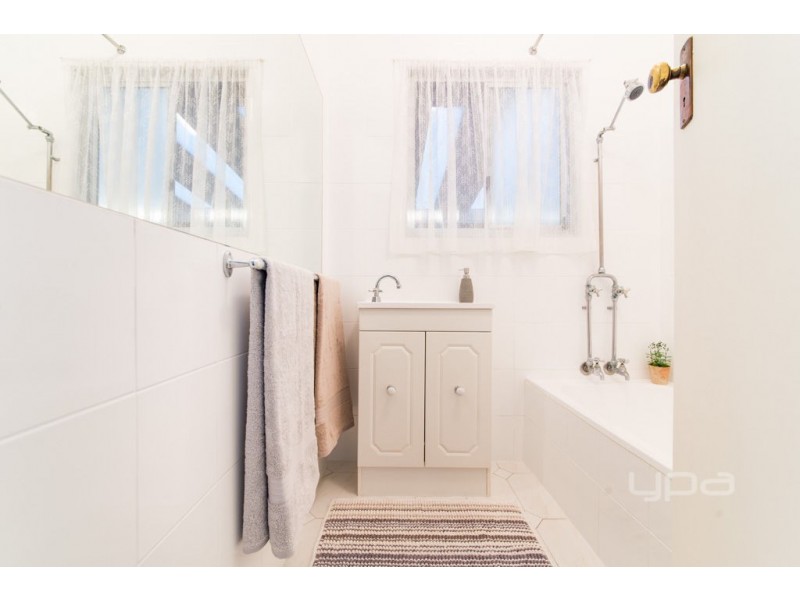 18 BOORT STREET, Dallas VIC 3047