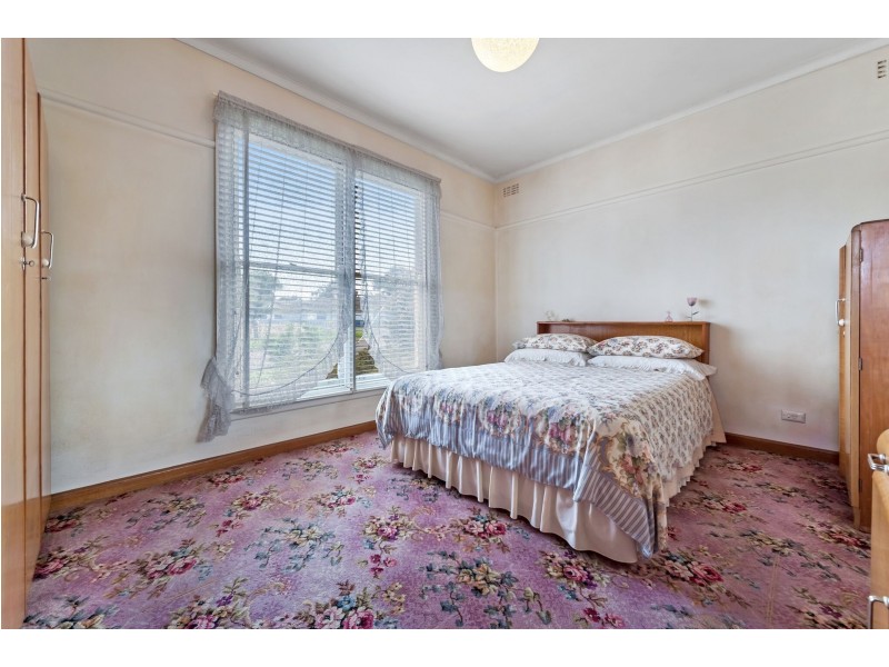 987 PASCOE VALE ROAD, Jacana VIC 3047