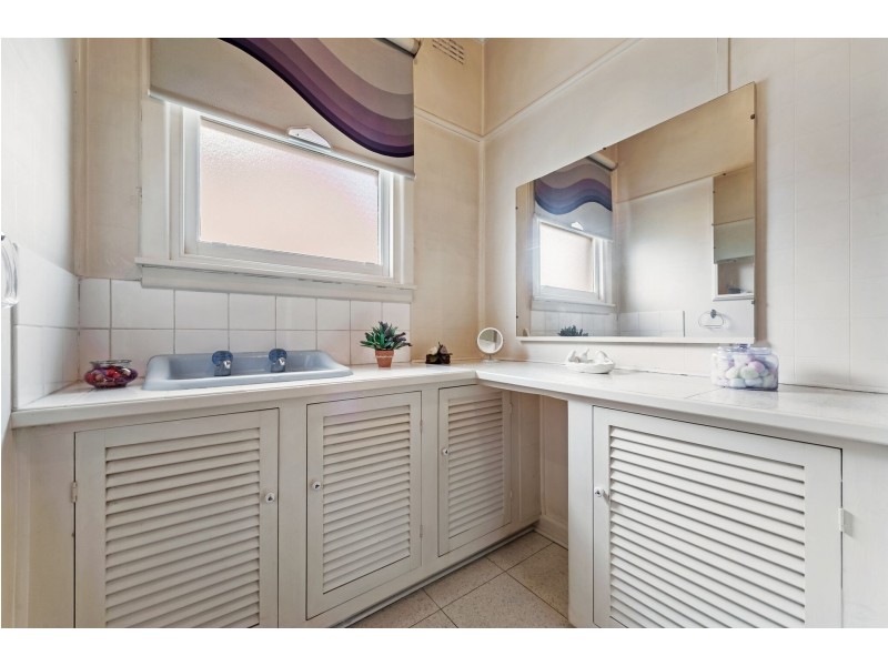987 PASCOE VALE ROAD, Jacana VIC 3047