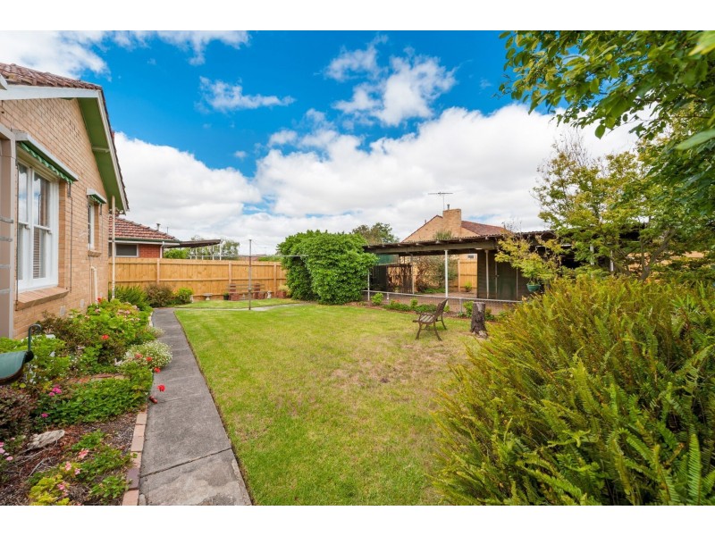 987 PASCOE VALE ROAD, Jacana VIC 3047
