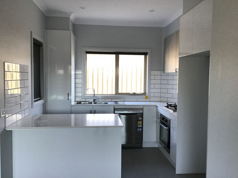 2/16 BEDFORD STREET, Hadfield VIC 3046