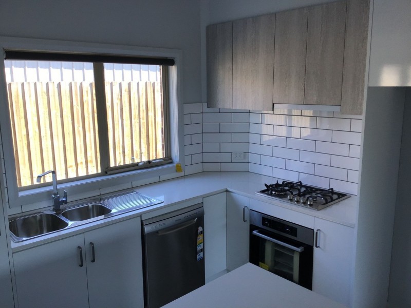 2/16 BEDFORD STREET, Hadfield VIC 3046