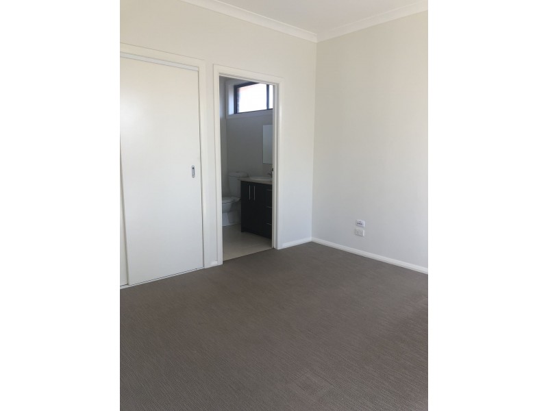 43 Emu Parade, Jacana VIC 3047