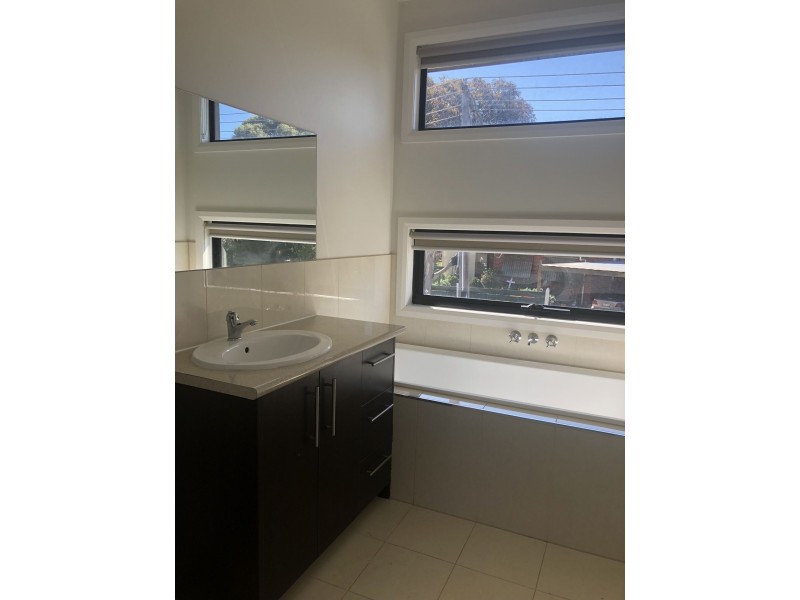 43 Emu Parade, Jacana VIC 3047