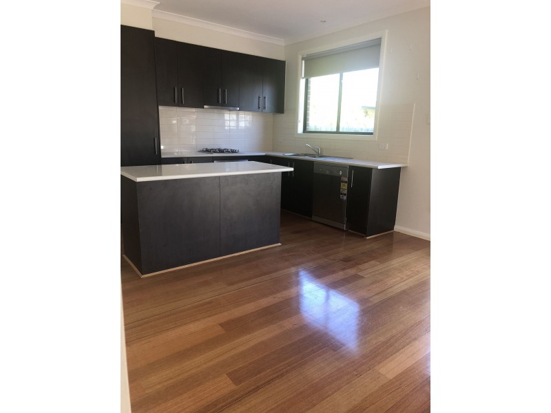 43 Emu Parade, Jacana VIC 3047