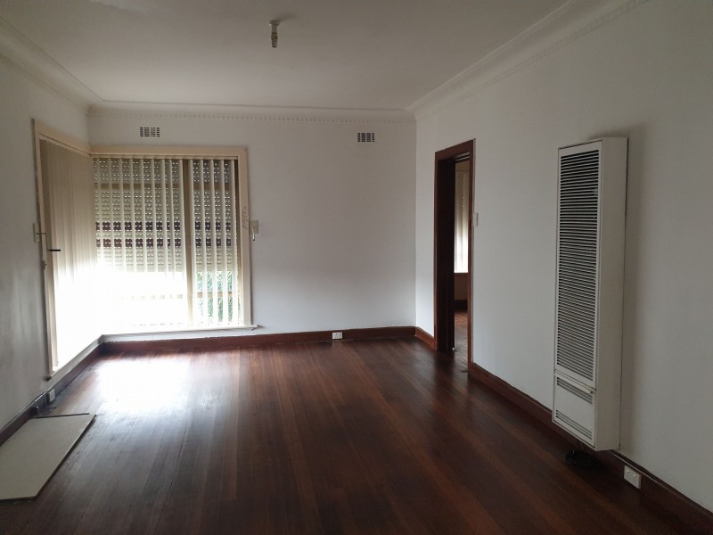 10 CHAPMAN AVENUE, Glenroy VIC 3046